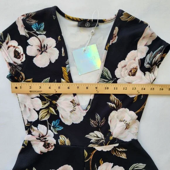 Missguided Cap Sleeve Dark Floral Playsuit Black Summer Romantic Feminine Cute - Picture 11 of 13